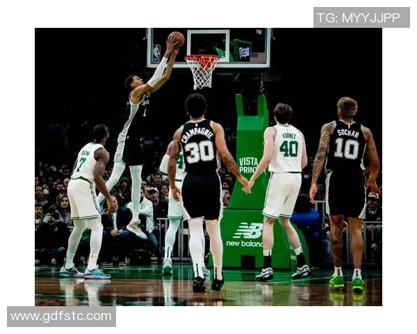 文班亚马半场高效表现仅用16分钟砍下22分7篮板3助攻引发热议